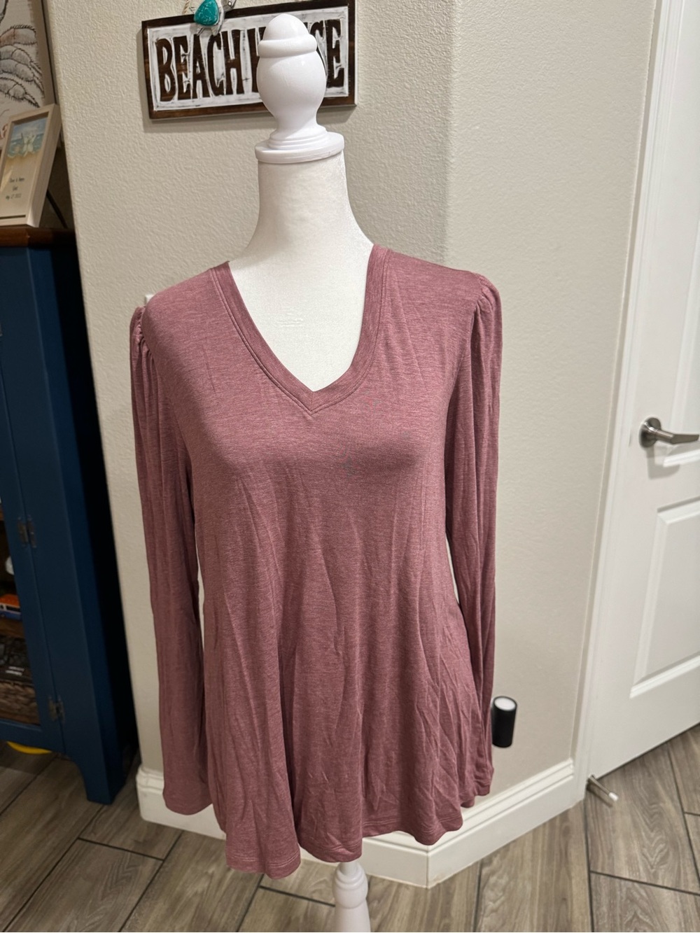NWOT! CAbi Play Tee Dusty Rose V-Neck Long Sleeve Top Sz. M